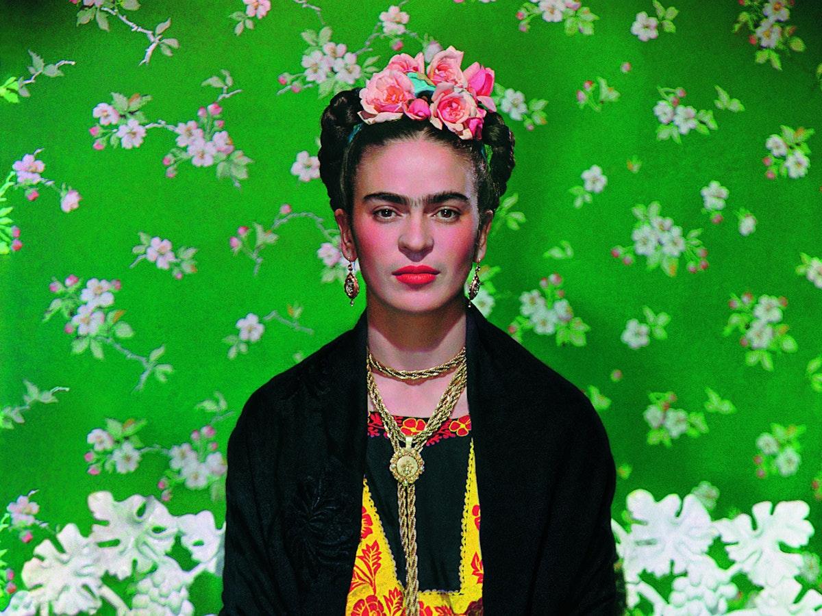 Bức tranh tự họa đặc sắc của nữ họa sĩ nổi tiếng thế giới Frida Kahlo, thể hiện nội tâm sâu sắc.